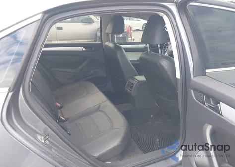 2013 Volkswagen Passat 2.5L Se z USA, uszkodzony, nr VIN 1VWBP7A3XDC019162